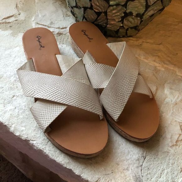 Qupid ivory crisscross slides sz 10 - Picture 1 of 5